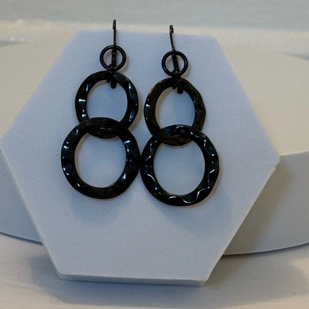 Black shiny triple hoop earrings